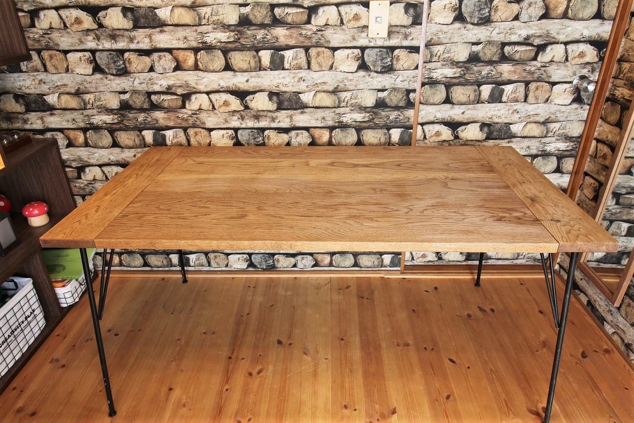 ダイニングテーブルの写真